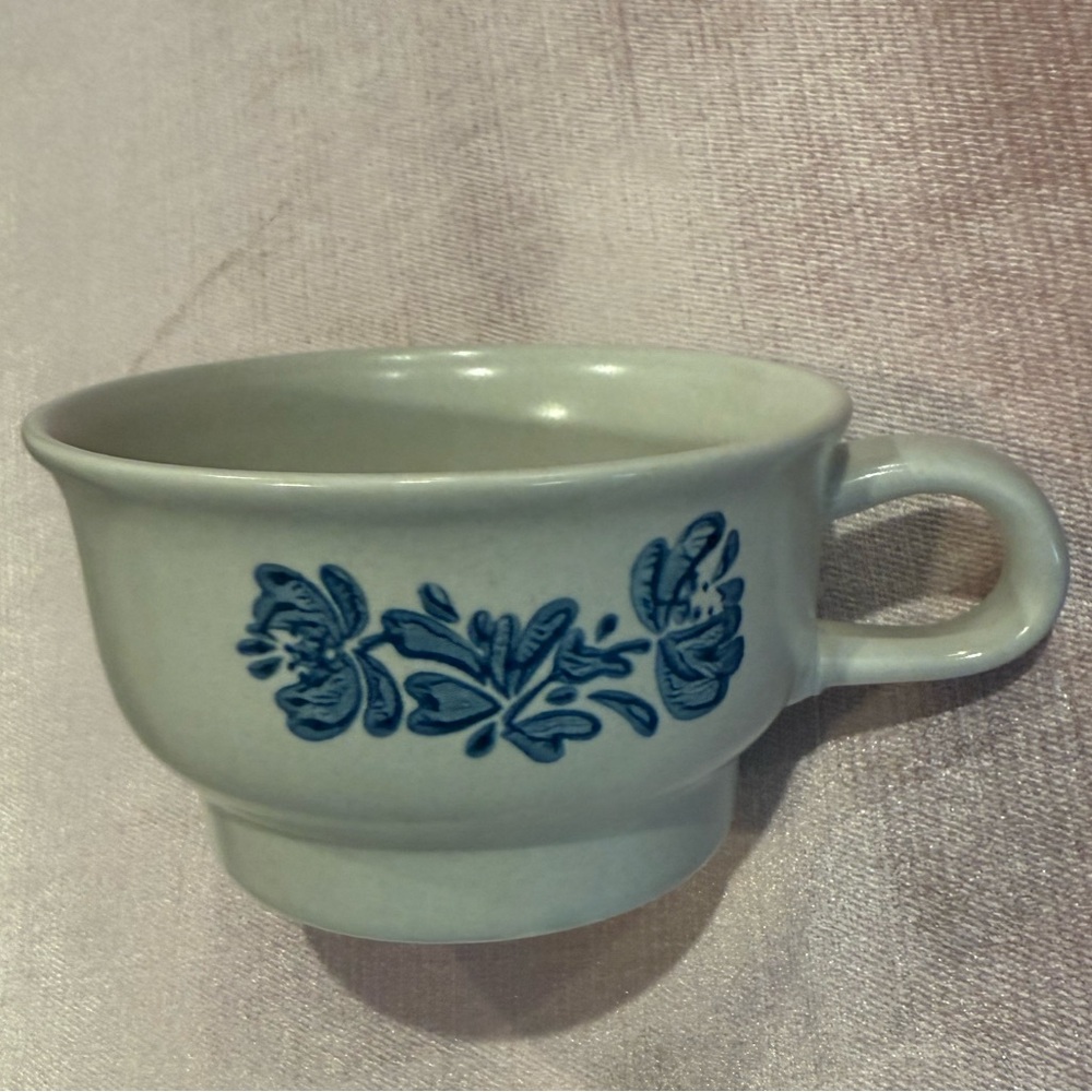 🦋Vintage Pfalzgraff Yorktowne Stoneware USA Castle 7-1 Flat Coffee Cup Mug